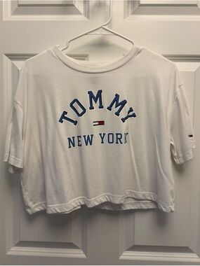 Tommy Hilfiger Cropped T-shirt - Size Medium